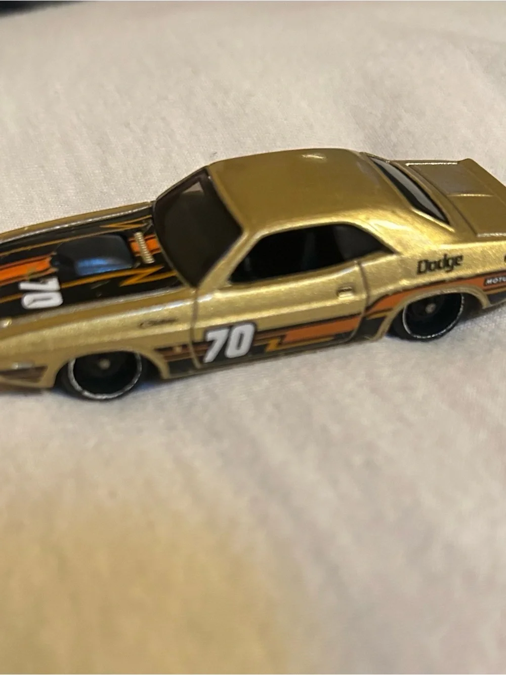Loose Hot Wheels '70 Dodge Hemi Challenger Gold HW Nightspeed